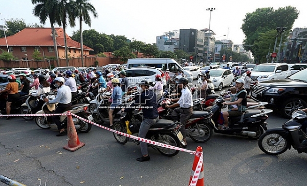 rao chan duong quoc tu giam de lam duong sat nhon ga ha noi