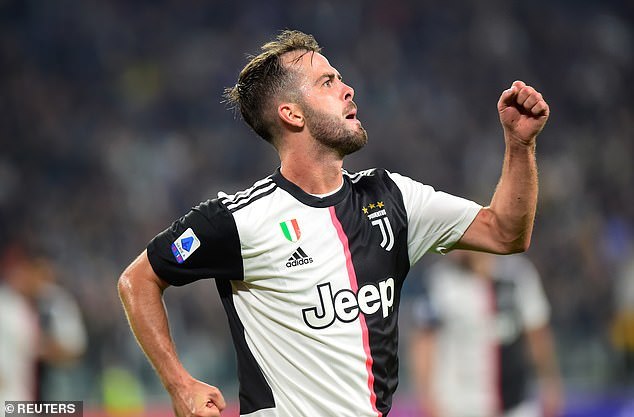 juventus 2 1 bologna pjanic toa sang juventus vung ngoi dau