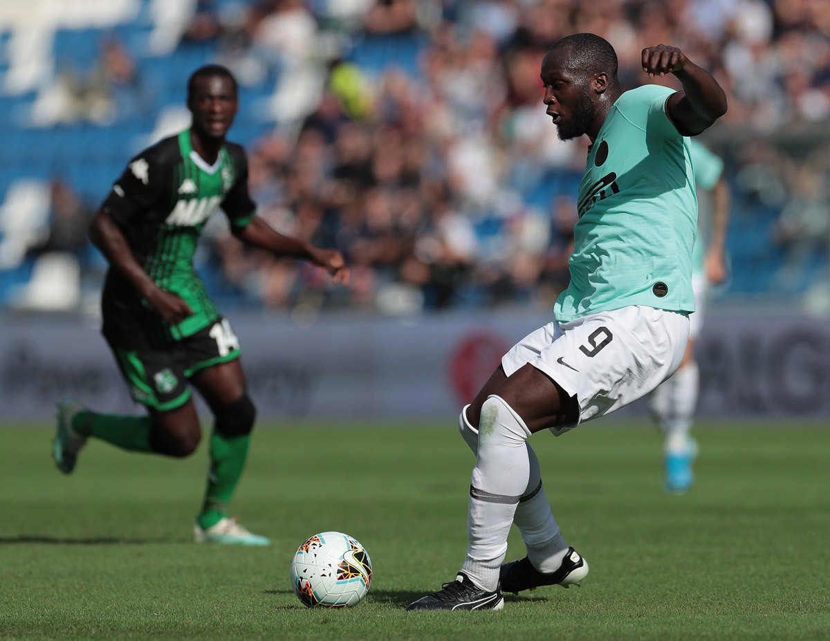 lukaku choi sang inter thang sieu kich tinh