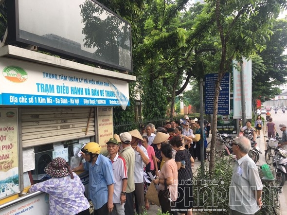 Gia hạn thời gian sử dụng Chứng minh thư nhân dân đối với người cao tuổi khi đi xe buýt