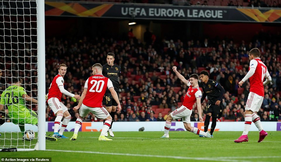 arsenal thang sieu kich tinh nho 2 sieu pham sut phat cua pepe