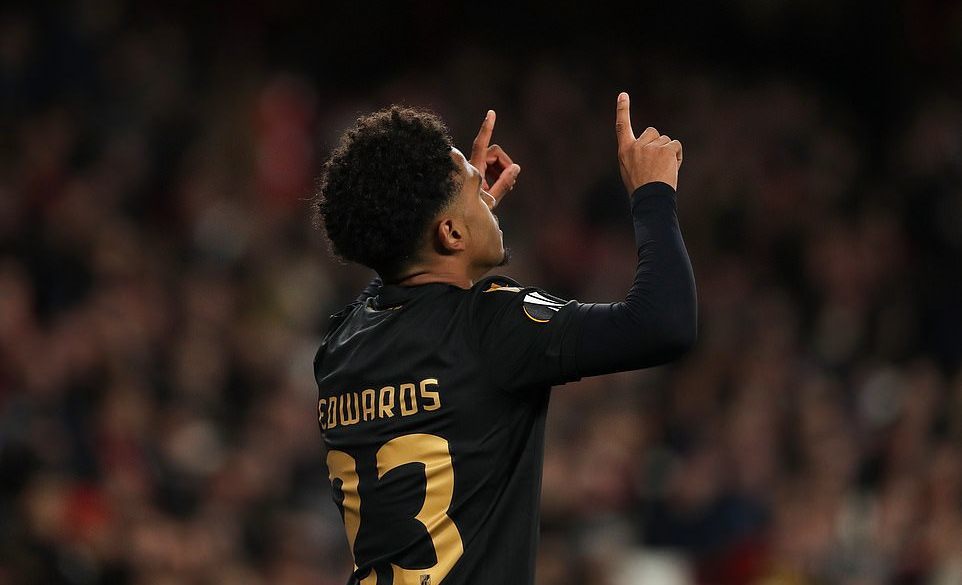 arsenal thang sieu kich tinh nho 2 sieu pham sut phat cua pepe