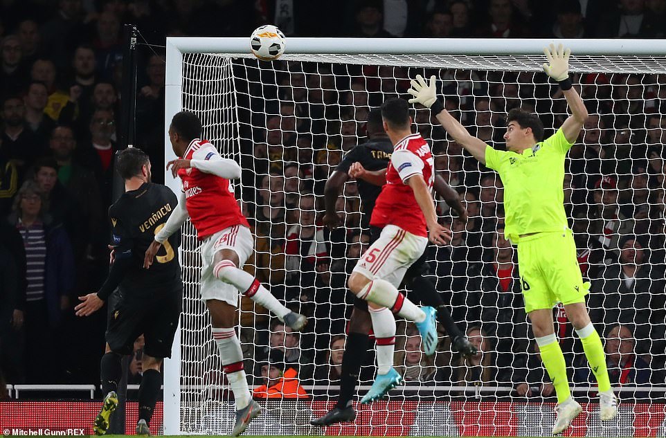 arsenal thang sieu kich tinh nho 2 sieu pham sut phat cua pepe