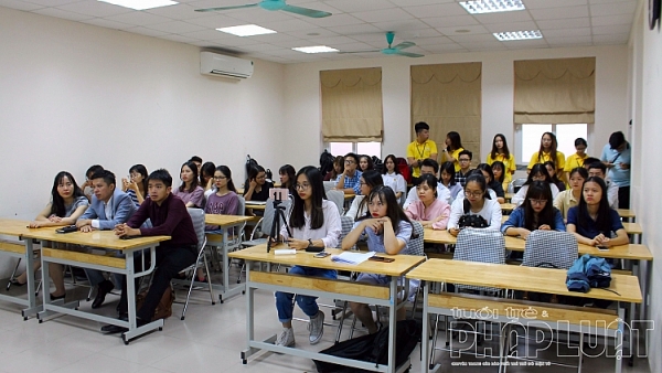 tomorrow banker san choi cho sinh vien ngan hang tro tai va toa sang