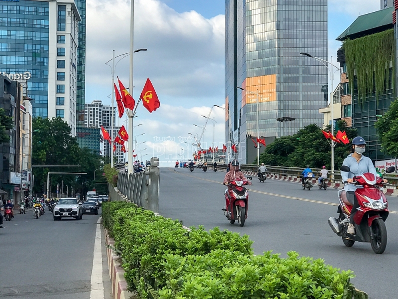 Hà Nội rực đỏ cờ hoa chào mừng Đại hội Đảng, 1010 năm Thăng Long - Hà Nội