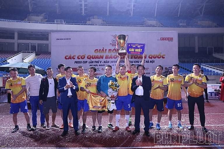 "Trả nợ" thành công VTV, báo Tuổi trẻ Thủ đô lên ngôi vô địch Press Cup 2020