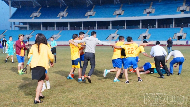 "Trả nợ" thành công VTV, báo Tuổi trẻ Thủ đô lên ngôi vô địch Press Cup 2020