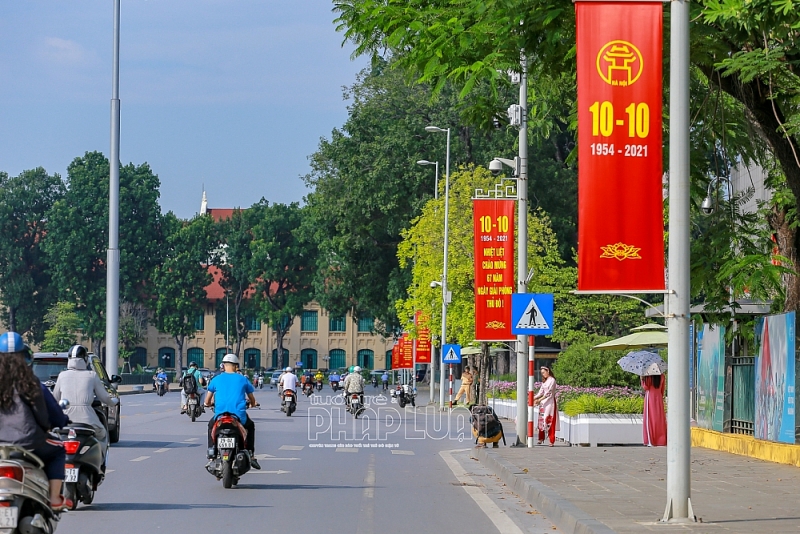 Hà Nội rực rỡ cờ hoa chào mừng Ngày Giải phóng Thủ đô