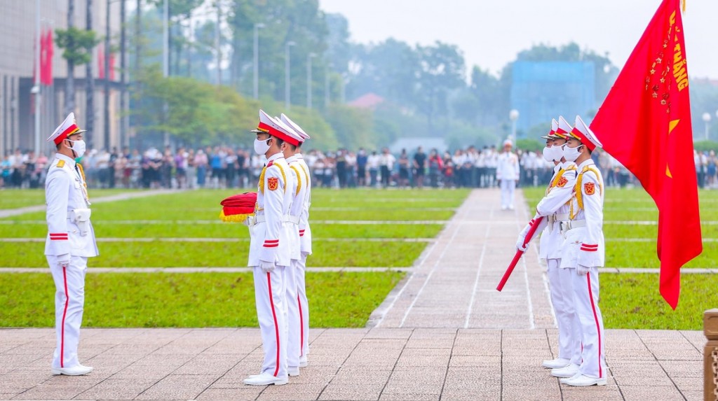 Đến Hà Nội không thể bỏ lỡ nghi lễ thượng cờ tại Quảng trường Ba Đình