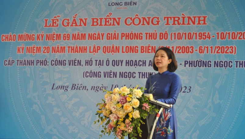 Đồng chí Vũ Thu Hà, Thành uỷ viên, Phó Chủ tịch UBND thành phố Hà Nội phát biểu tại chương trình