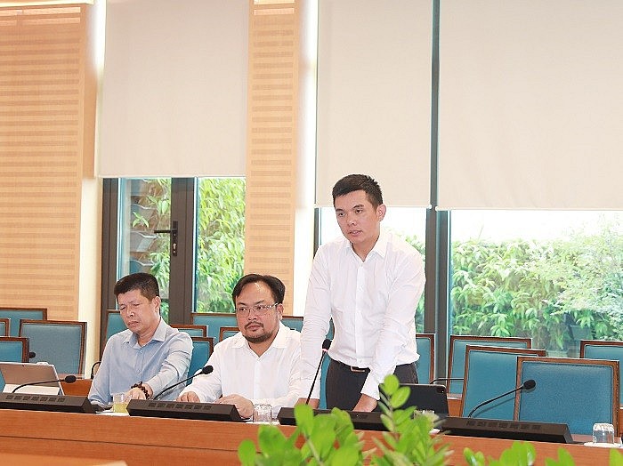 Đại diện Công ty cổ phần Tuần Châu Hà Nội phát biểu tại buổi làm việc