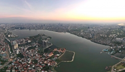 Có những chiều thu Hồ Tây lộng gió...