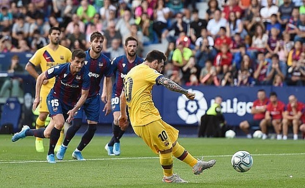 messi no sung barcelona van thua nguoc levante day cay dang