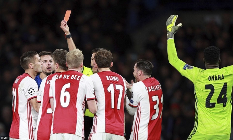 Chelsea 4-4 Ajax: The Blues thoát thua khó tin dù bị dẫn trước 3 bàn