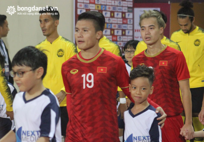 quang hai deo bang doi truong u22 viet nam du sea game 30