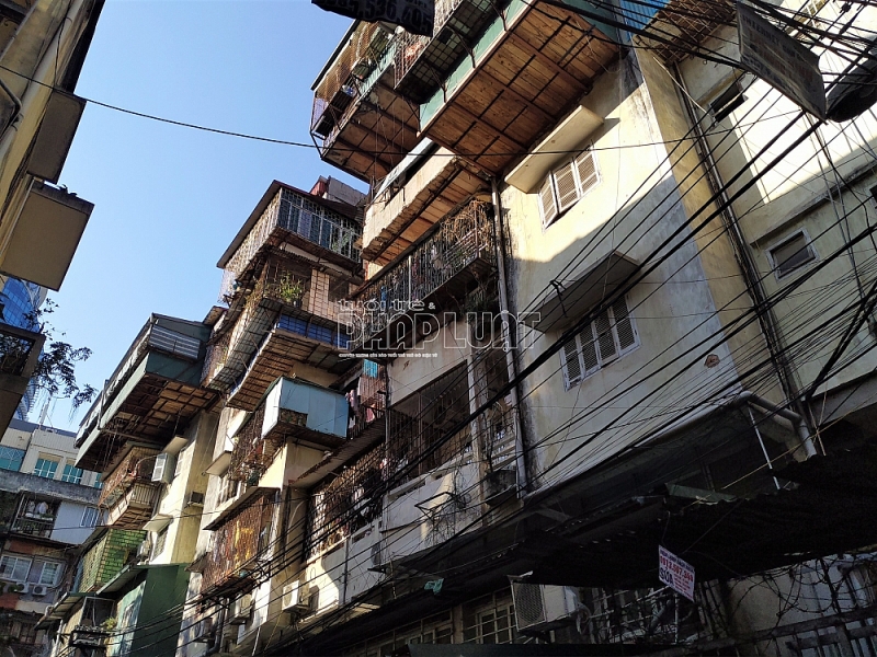 Cận cảnh khu chung cư trước nguy cơ sập đổ ở giữa Hà Nội