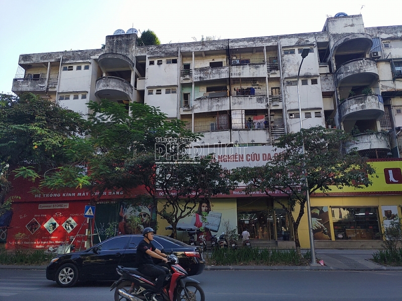 Cận cảnh khu chung cư trước nguy cơ sập đổ ở giữa Hà Nội