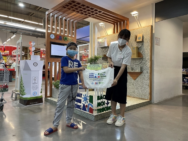 Tái khởi động chương trình thu gom vỏ hộp giấy tại các siêu thị Mega Market ở Hà Nội  và TP Hồ Chí Minh