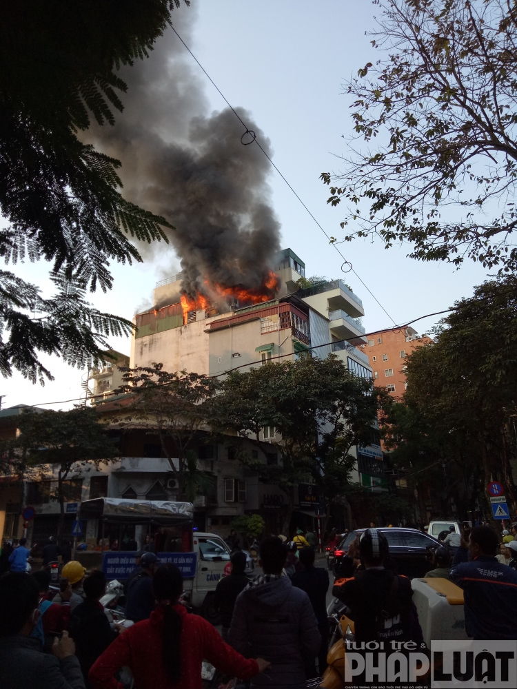Hà Nội: Cháy quán karaoke trên phố Thi Sách