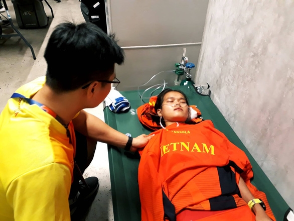 VĐV Việt Nam phải cấp cứu sau tấm HCĐ điền kinh