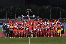 Thủ tướng chúc mừng đội tuyển nữ Việt Nam và HLV Mai Đức Chung