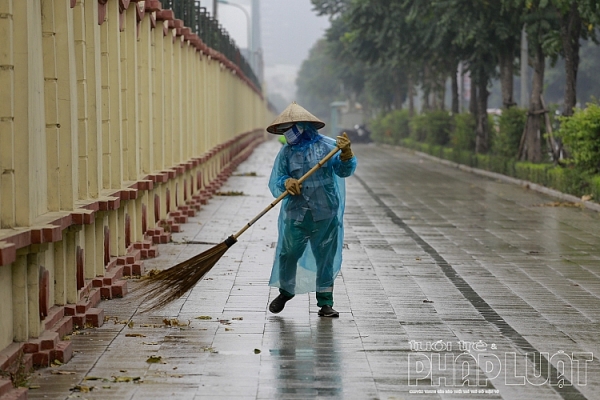 nguoi ha noi co ro trong mua phun gio bac