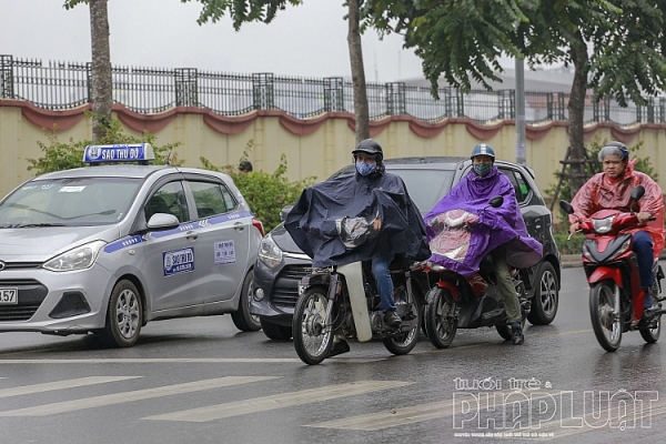 nguoi ha noi co ro trong mua phun gio bac