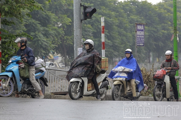 nguoi ha noi co ro trong mua phun gio bac