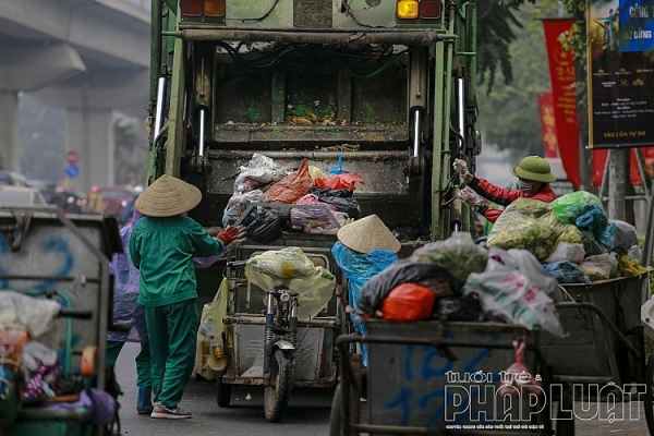 nguoi ha noi co ro trong mua phun gio bac