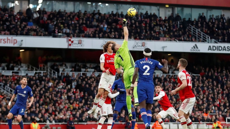 Sai lầm đáng trách, thủ thành Arsenal dâng chiến thắng cho Chelsea