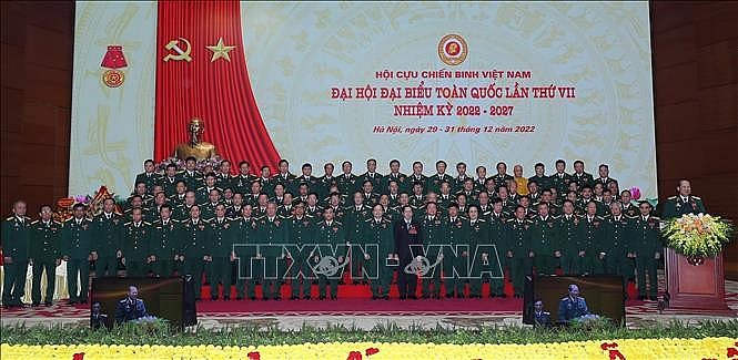 Ban Chấp hành Hội Cựu chiến binh Việt Nam khóa XII, nhiệm kỳ 2022-2027 ra mắt đại hội. Ảnh: Trọng Đức/TTXVN