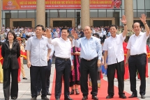 Chùm ảnh: Những chuyến xe mang theo niềm tin và hy vọng về một mùa vải thiều bội thu