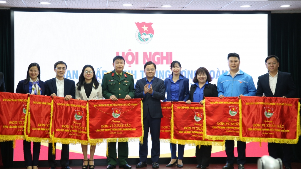Thành đoàn Hà Nội là một trong các đơn vị nhận Cờ thi đua xuất sắc