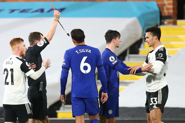 Chelsea vất vả thắng 10 người của Fulham - 2