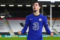 Chelsea vất vả thắng 10 người của Fulham