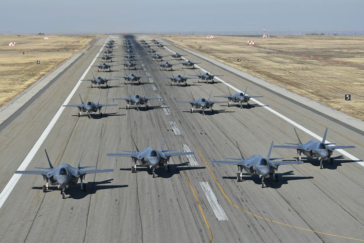 Chiến đấu cơ F-35 đối mặt với nguy cơ bị “thất sủng”