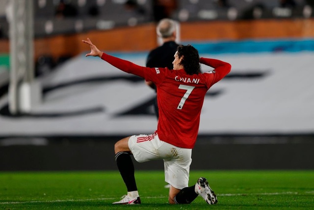 Pogba tiếp tục thăng hoa, Man Utd trở lại ngôi đầu bảng