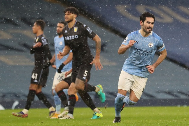 Đánh bại Aston Villa, Man City đua "song mã" với Man Utd