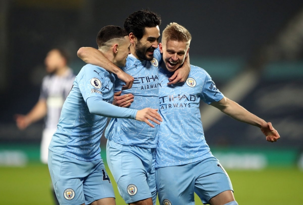 Man City tạm vượt qua MU để vươn lên ngôi đầu Ngoại hạng Anh (Ảnh: Getty)