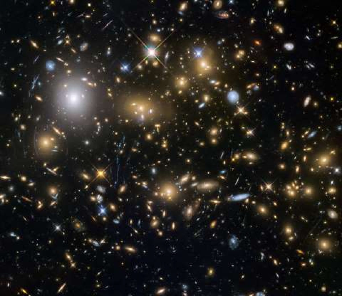 Năm 2015, Kính Thiên văn Hubble đã quan sát được thời điểm cách đây 12 tỷ năm để mở cánh cửa nhìn sâu hơn vào vũ trụ thuở sơ khai. Kính thiên văn này đã quan sát được những thiên hà ra đời sớm nhất và mờ nhất, trong số đó có những thiên hà được hình thành chỉ cách vụ nổ Big Bang khoảng 600 triệu năm./.