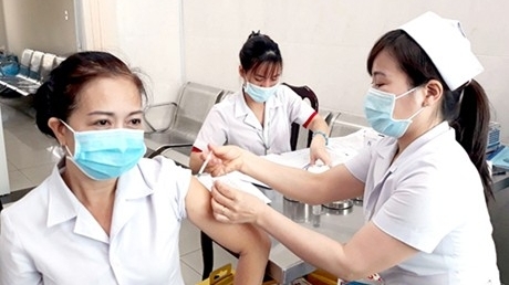 Hà Nội bổ sung 18.000 liều vaccine phòng COVID-19, phân bổ cụ thể ra sao?