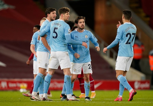 Liverpool 1-4 Man City: Ba phút thảm họa của thủ thành Alisson - 1