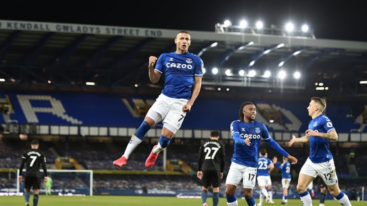 Richarlison ăn mừng bàn gỡ hòa 1-1 cho Everton (Ảnh: Reuters).