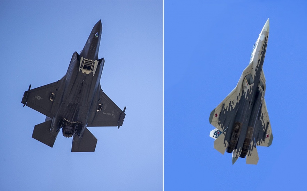 Tiêm kích cơ F-35 (bên trái) và Su-57. Ảnh: AFP, AP.