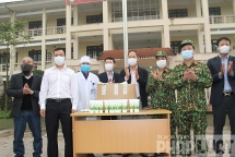 CLB Báo chí đồng hương Bắc Giang tại Hà Nội tặng 5000 tuýp Gel sát khuẩn phòng, chống Covid-19