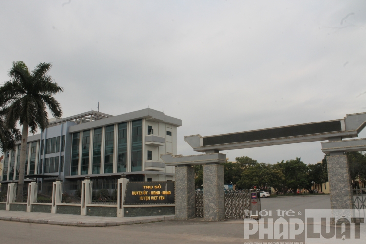 Bắc Giang: Bắt quả tang đối tượng đổ, đốt trộm rác thải công nghiệp làm hỏng kè mái đê Tả Cầu.