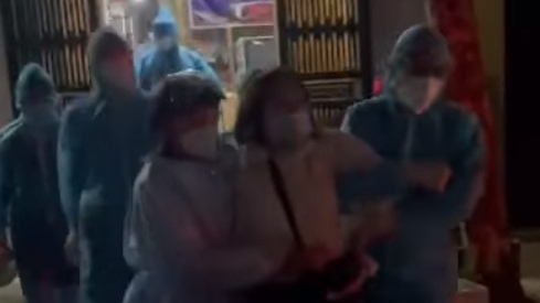 Bắc Giang: "Cố thủ" 4 tiếng trong nhà không đi cách ly, F1 nhận "trát" phạt 10 triệu đồng