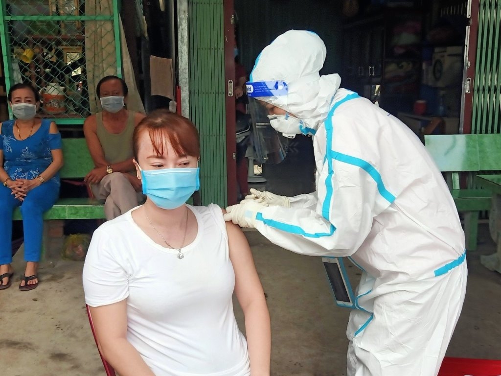 Bệnh xá Quân y tỉnh An Giang: Hỗ trợ huyện An Phú tiêm vắc xin phòng Covid-9
