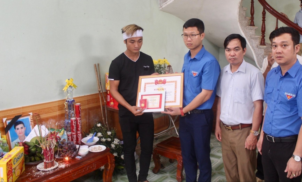 Thanh niên hi sinh thân mình cứu người ở Bắc Giang được truy tặng huy hiệu Tuổi trẻ dũng cảm