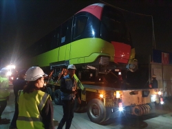 4 toa tau cua tuyen nhon ga ha noi da ve den ha noi luc rang sang